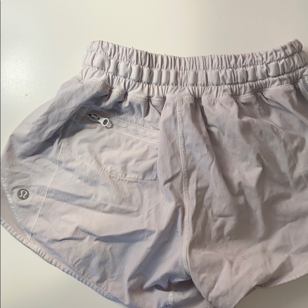 Lululemon white Hotty Hot shorts *4 tall size 2